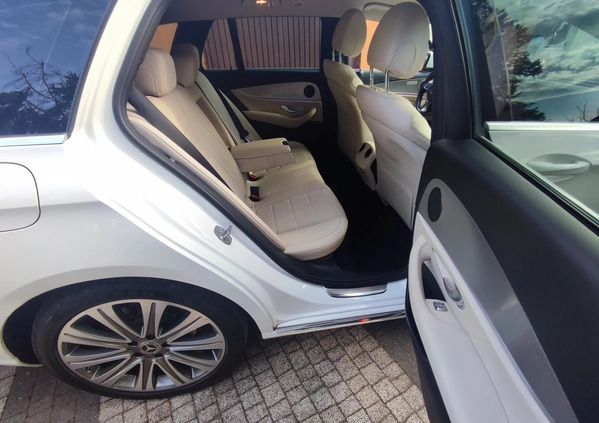 Mercedes-Benz Klasa E cena 89900 przebieg: 289900, rok produkcji 2017 z Jawor małe 781